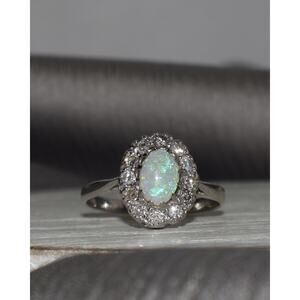 18k White Gold Opal & Diamond Ring 2.1G / Sz 6.5